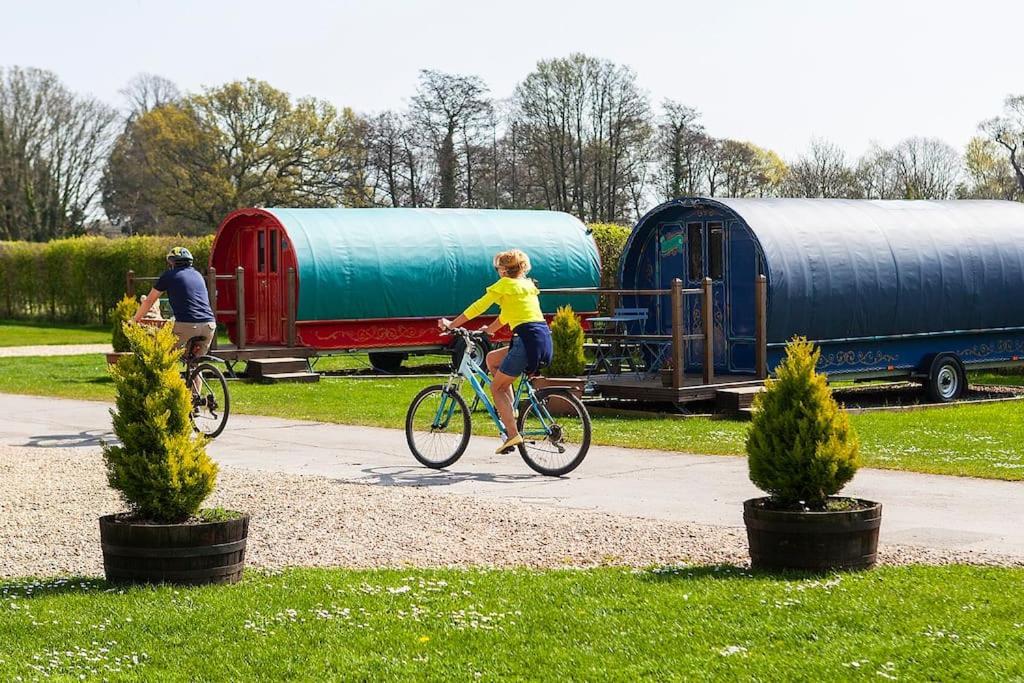 Glamping At South Lytchett Manor Hotel Poole Bagian luar foto