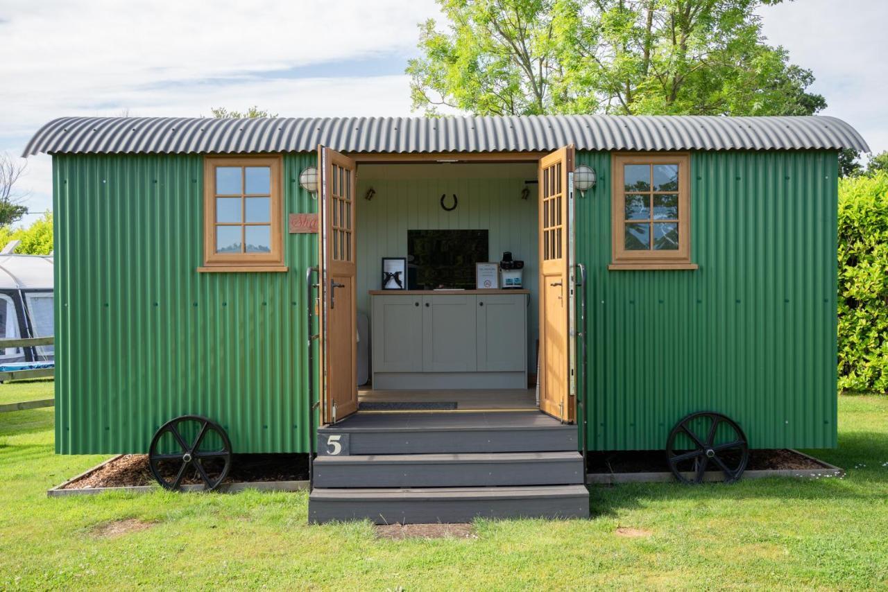 Glamping At South Lytchett Manor Hotel Poole Bagian luar foto