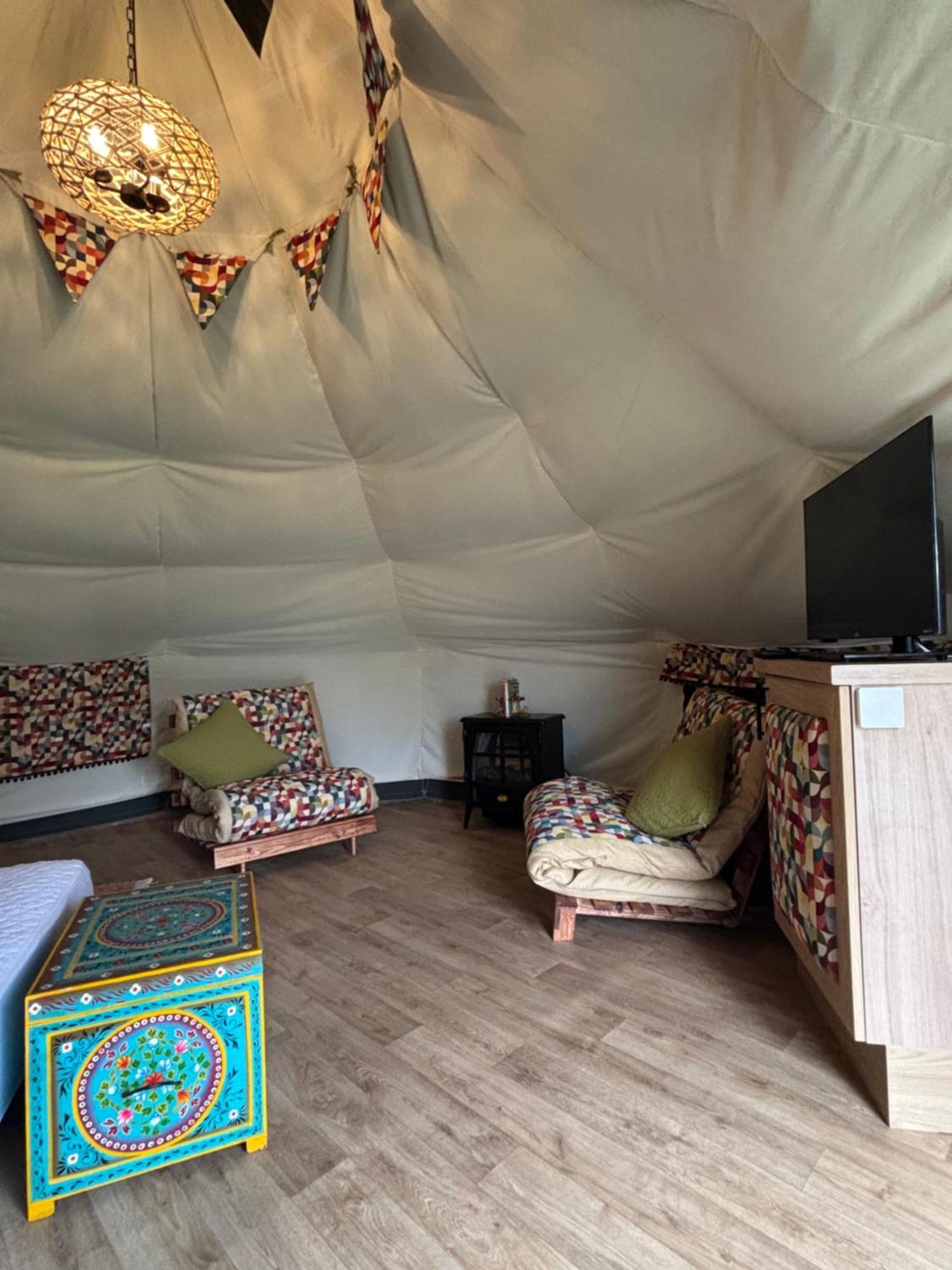 Glamping At South Lytchett Manor Hotel Poole Bagian luar foto