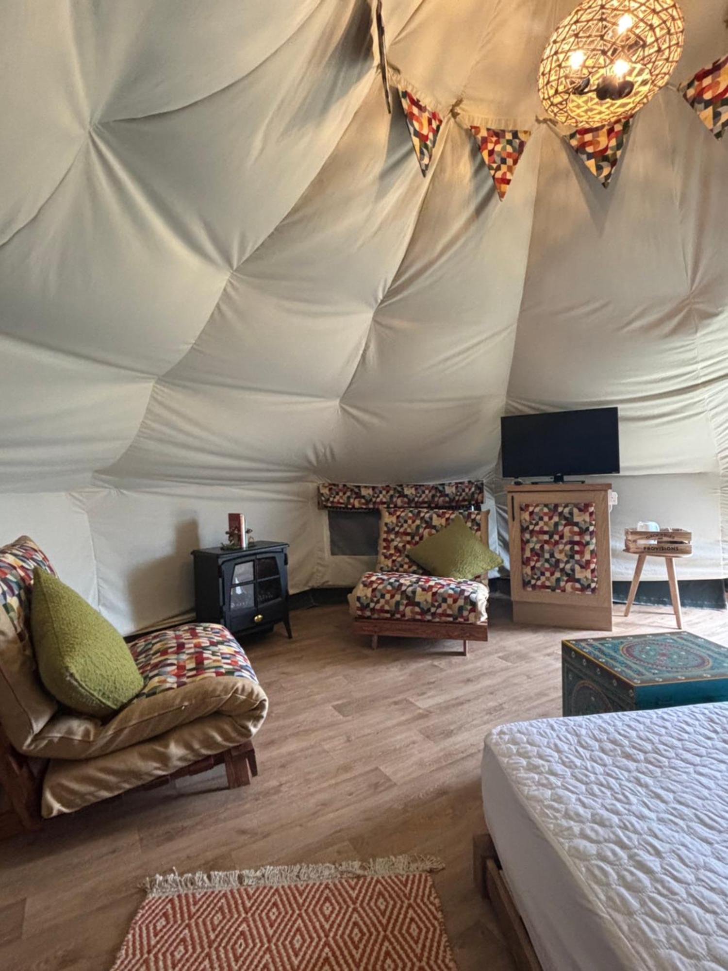 Glamping At South Lytchett Manor Hotel Poole Bagian luar foto